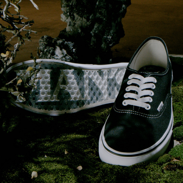 AUTHENTIC BLACK/WHITE 詳細画像