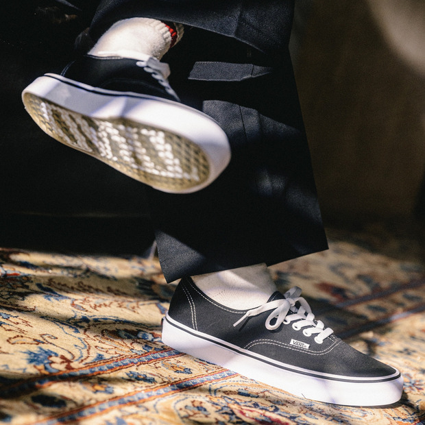 AUTHENTIC BLACK/WHITE 詳細画像