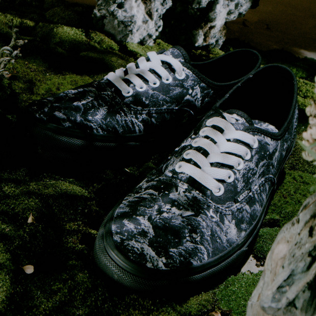 AUTHENTIC BLACK/BLACK 詳細画像